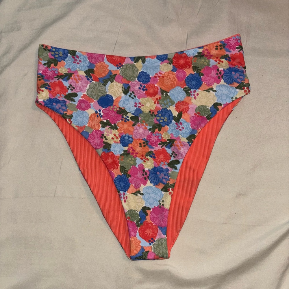 Reversible Bikini Set with High-Waist Bottom - Picture 5 of 7